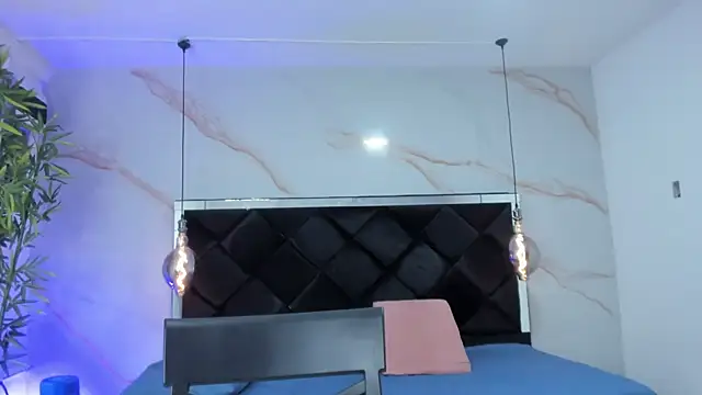 Snapshot of AngelaaCute_ chatting on October 17, 2025, 12:19 pm AngelaaCute online show from October 17, 2025, 12:19 pm