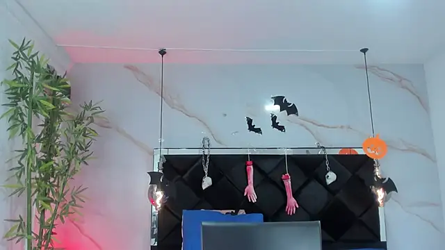 Snapshot of AngelaaCute_ chatting on October 28, 2025, 12:09 pm AngelaaCute online show from October 28, 2025, 12:09 pm