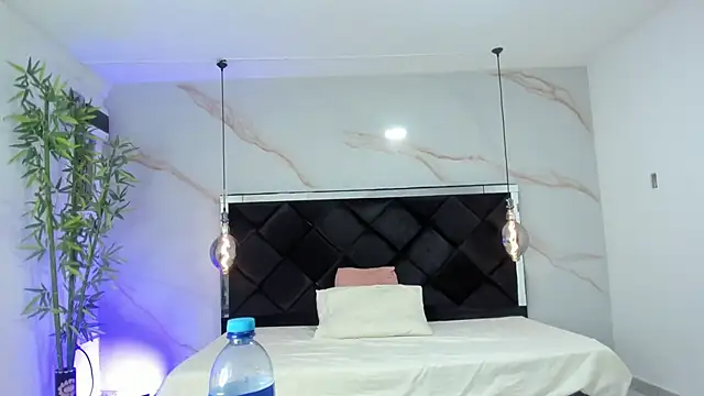 Snapshot of AngelaaCute_ chatting on November 7, 2025, 12:16 pm AngelaaCute online show from November 7, 2025, 12:16 pm