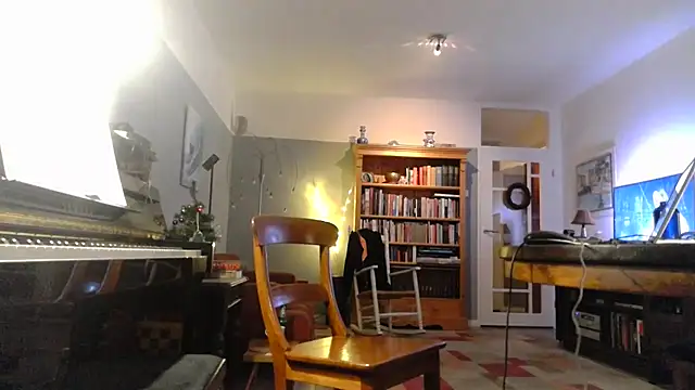 Snapshot of RolfS chatting on December 14, 2025, 12:49 am RolfS online show from December 14, 2025, 12:49 am