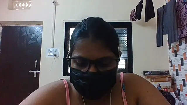 Hotmilfxox online show from June 2, 2026, 8:38 am