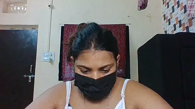 Hotmilfxox online show from July 16, 2026, 7:47 am