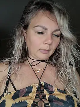 candy queeen online show from June 6, 2026, 3:55 am