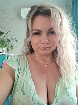 candy queeen online show from June 22, 2026, 4:42 am