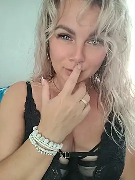candy queeen online show from June 25, 2026, 4:45 am