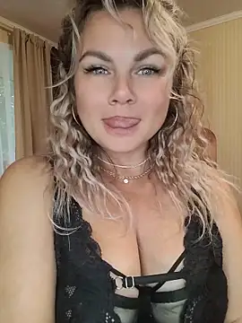 candy queeen online show from July 2, 2026, 4:40 am