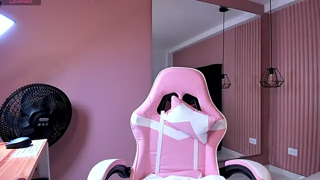 dulce santamaria online show from December 12, 2024, 9:58 pm