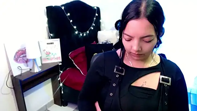loren tits24 online show from June 27, 2026, 6:35 pm