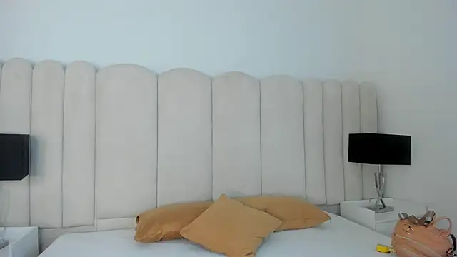 AnnyCherry  online show from May 20, 2026, 12:06 am