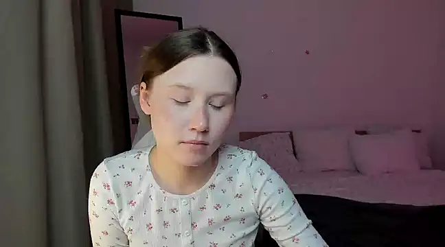 Snapshot of Stella_Sunny chatting on December 20, 2024, 5:51 pm Stella Sunny online show from December 20, 2024, 5:51 pm