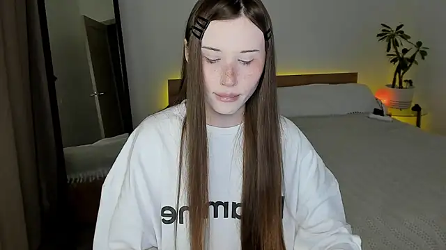 Snapshot of Stella_Sunny chatting on July 15, 2026, 8:03 pm Stella Sunny online show from July 15, 2026, 8:03 pm