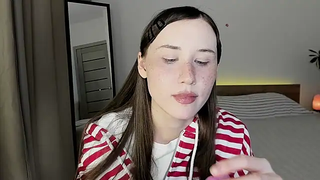 Snapshot of Stella_Sunny chatting on August 1, 2026, 7:24 pm Stella Sunny online show from August 1, 2026, 7:24 pm