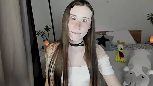 Snapshot of Stella_Sunny chatting on August 5, 2026, 10:33 pm Stella Sunny online show from August 5, 2026, 10:33 pm