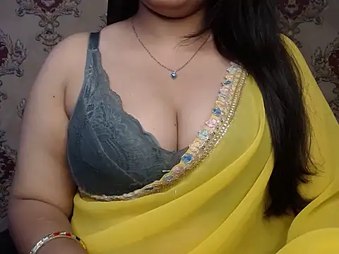 Snapshot of MiniBeast chatting on November 17, 2025, 3:07 pm MiniBeast online show from November 17, 2025, 3:07 pm