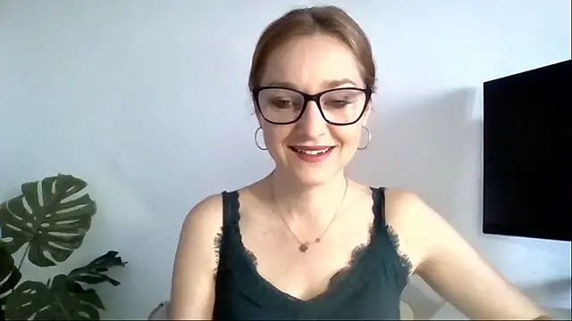 Snapshot of AliciaDesire chatting on March 13, 2026, 6:53 am AliciaDesire online show from March 13, 2026, 6:53 am