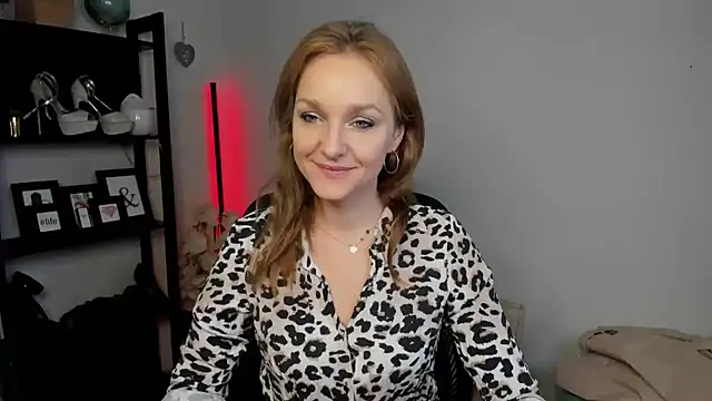 Snapshot of AliciaDesire chatting on March 17, 2026, 7:01 am AliciaDesire online show from March 17, 2026, 7:01 am