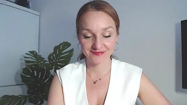Snapshot of AliciaDesire chatting on March 23, 2026, 2:10 pm AliciaDesire online show from March 23, 2026, 2:10 pm