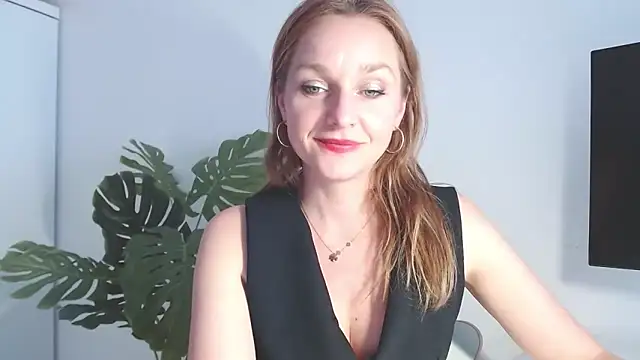 Snapshot of AliciaDesire chatting on March 24, 2026, 3:17 pm AliciaDesire online show from March 24, 2026, 3:17 pm