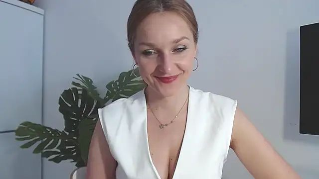 Snapshot of AliciaDesire chatting on March 25, 2026, 7:14 am AliciaDesire online show from March 25, 2026, 7:14 am