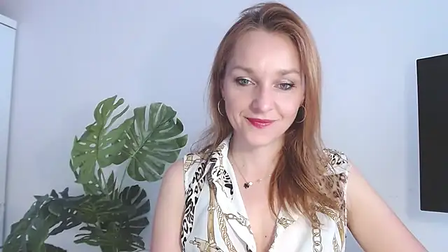 Snapshot of AliciaDesire chatting on April 1, 2026, 6:14 am AliciaDesire online show from April 1, 2026, 6:14 am