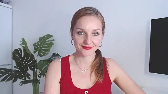 Snapshot of AliciaDesire chatting on April 7, 2026, 1:44 pm AliciaDesire online show from April 7, 2026, 1:44 pm
