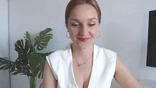 Snapshot of AliciaDesire chatting on April 9, 2026, 6:41 am AliciaDesire online show from April 9, 2026, 6:41 am