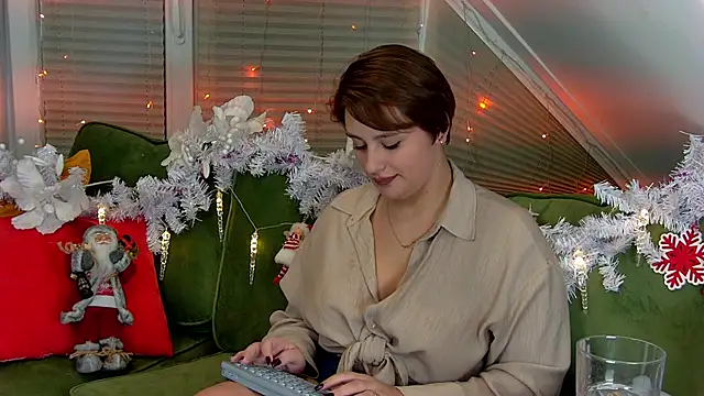 Snapshot of MaryMurray chatting on December 13, 2024, 12:53 am MaryMurray online show from December 13, 2024, 12:53 am