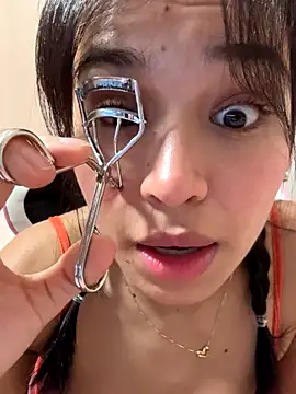 Adriennesexxx online show from December 14, 2025, 2:33 pm