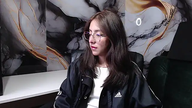 Snapshot of ling_ling24 chatting on March 21, 2025, 3:33 am ling ling24 online show from March 21, 2025, 3:33 am