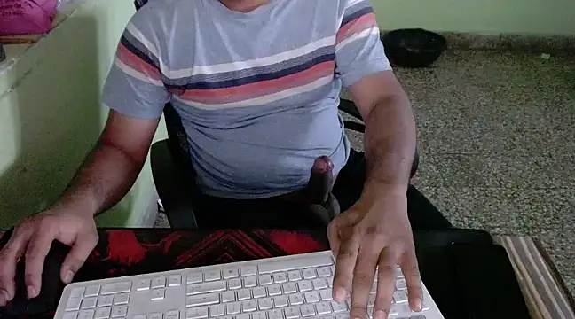 Snapshot of hornycharlie04 chatting on February 20, 2025, 11:53 am hornycharlie04 online show from February 20, 2025, 11:53 am