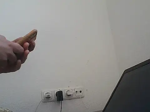 Snapshot of lickthehottie chatting on July 5, 2026, 6:15 pm lickthehottie online show from July 5, 2026, 6:15 pm