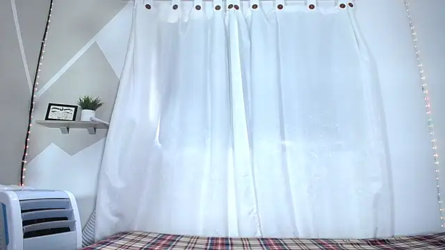 Snapshot of Hillary_queen chatting on February 20, 2025, 12:36 pm Hillary queen online show from February 20, 2025, 12:36 pm