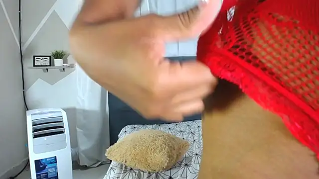 Snapshot of Hillary_queen chatting on March 6, 2025, 3:02 pm Hillary queen online show from March 6, 2025, 3:02 pm