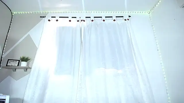 Snapshot of Hillary_queen chatting on March 13, 2025, 3:39 pm Hillary queen online show from March 13, 2025, 3:39 pm