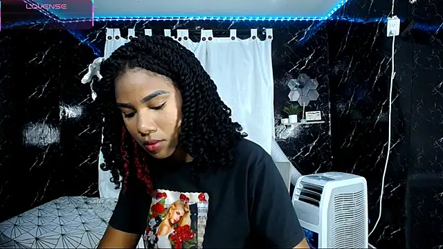 Snapshot of Hillary_queen chatting on September 24, 2025, 12:41 pm Hillary queen online show from September 24, 2025, 12:41 pm