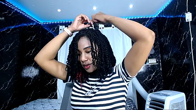 Snapshot of Hillary_queen chatting on September 26, 2025, 1:15 pm Hillary queen online show from September 26, 2025, 1:15 pm