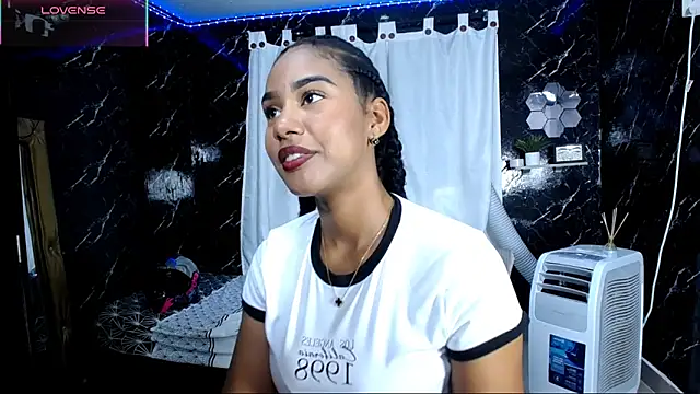 Snapshot of Hillary_queen chatting on October 6, 2025, 12:46 pm Hillary queen online show from October 6, 2025, 12:46 pm