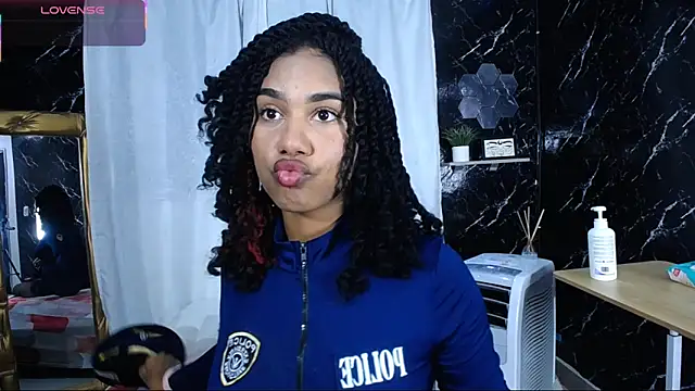 Snapshot of Hillary_queen chatting on October 31, 2025, 6:09 pm Hillary queen online show from October 31, 2025, 6:09 pm