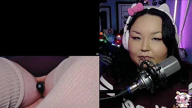 Snapshot of EmGreens chatting on February 2, 2025, 5:53 am EmGreens online show from February 2, 2025, 5:53 am