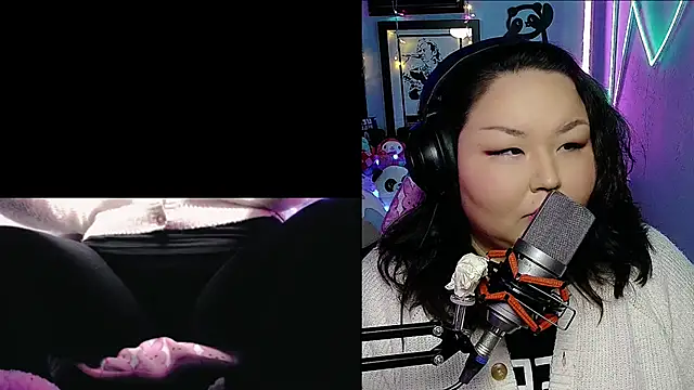 Snapshot of EmGreens chatting on March 8, 2025, 3:17 am EmGreens online show from March 8, 2025, 3:17 am