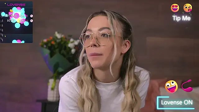 Snapshot of KylieJoyce chatting on January 10, 2025, 4:44 am KylieJoyce online show from January 10, 2025, 4:44 am