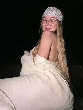 Snapshot of KylieJoyce chatting on February 17, 2025, 8:52 am KylieJoyce online show from February 17, 2025, 8:52 am