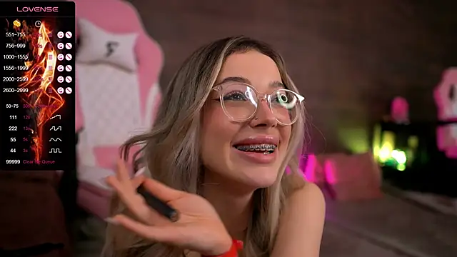 Snapshot of KylieJoyce chatting on February 23, 2025, 11:36 pm KylieJoyce online show from February 23, 2025, 11:36 pm