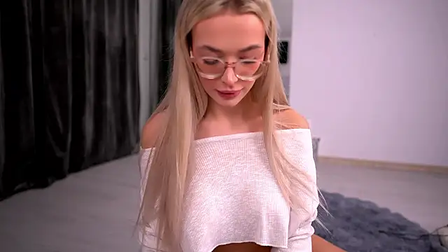 Snapshot of KylieJoyce chatting on January 18, 2026, 9:51 pm KylieJoyce online show from January 18, 2026, 9:51 pm