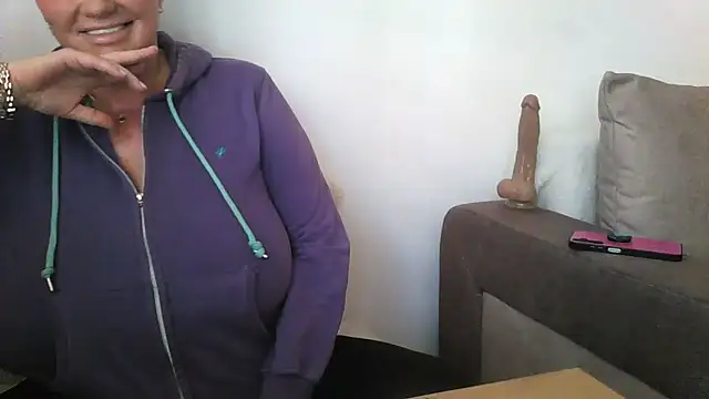 Snapshot of hotsierra4u chatting on March 4, 2026, 10:32 am hotsierra4u online show from March 4, 2026, 10:32 am