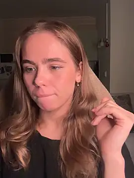 SkyBriii online show from September 26, 2025, 4:22 pm