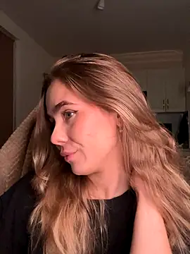 SkyBriii online show from October 12, 2025, 5:56 pm