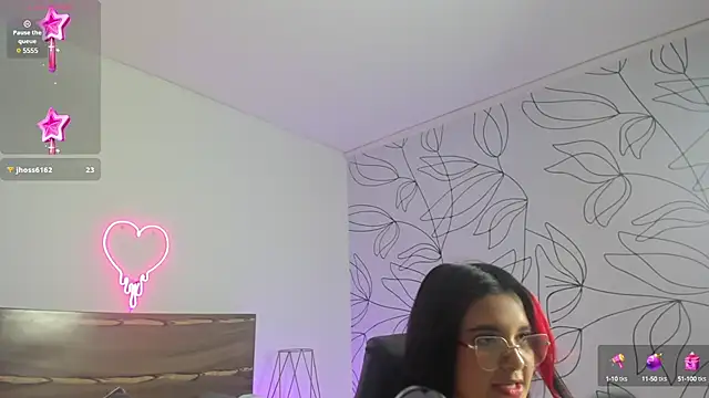 victoria18x online show from January 29, 2025, 1:17 pm