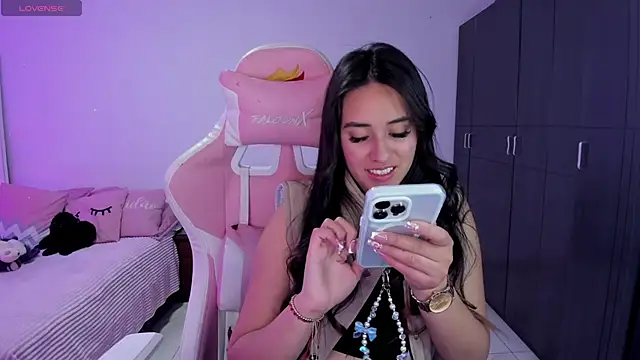 Snapshot of Tinylottie chatting on November 6, 2025, 1:50 am Tinylottie online show from November 6, 2025, 1:50 am