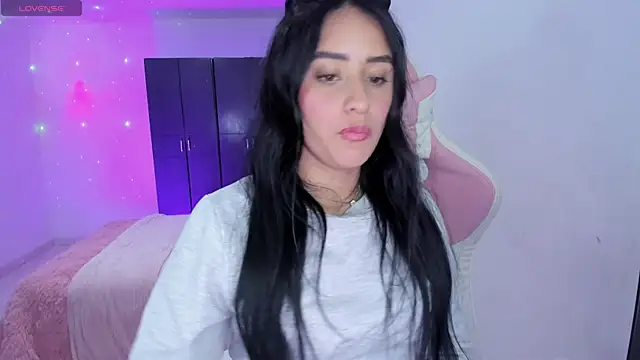 Tinylottie online show from April 17, 2026, 11:08 pm